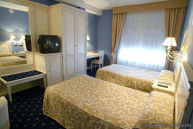 Hotel Leonor Miron